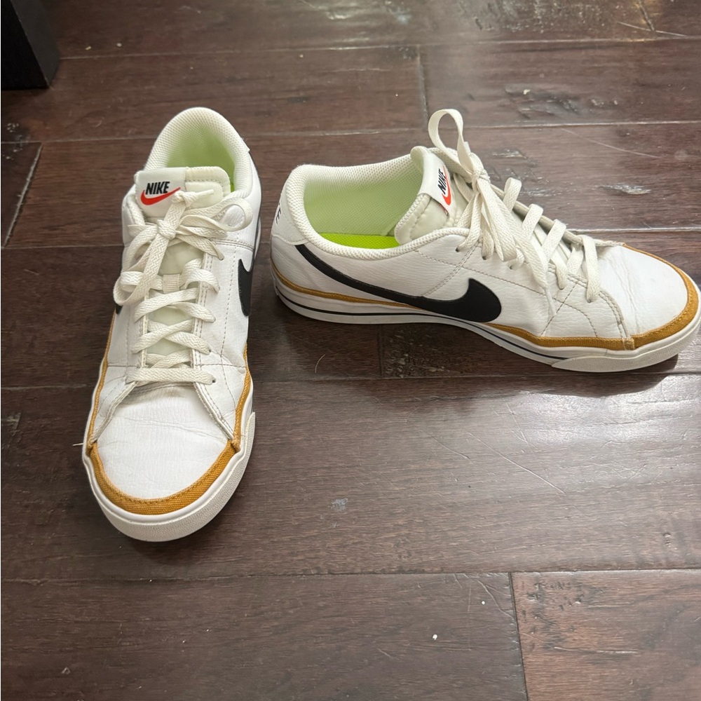 Women’s Nike shoes
